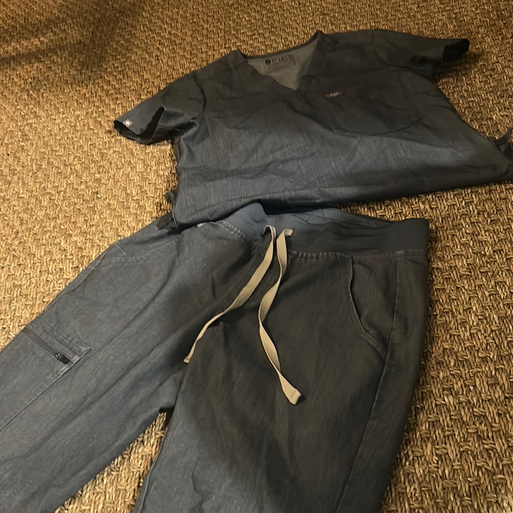 FIGS Technical Collection Blue Jogger Scrub Set Size XS